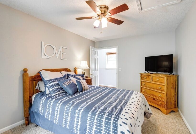 Ellijay Cottage W/ Creek Access & Private Hot Tub!