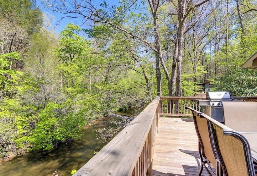 Ellijay Cottage W/ Creek Access & Private Hot Tub!