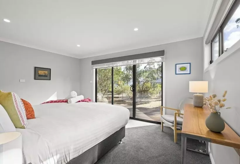 Herlihys On Huon Cabin 2