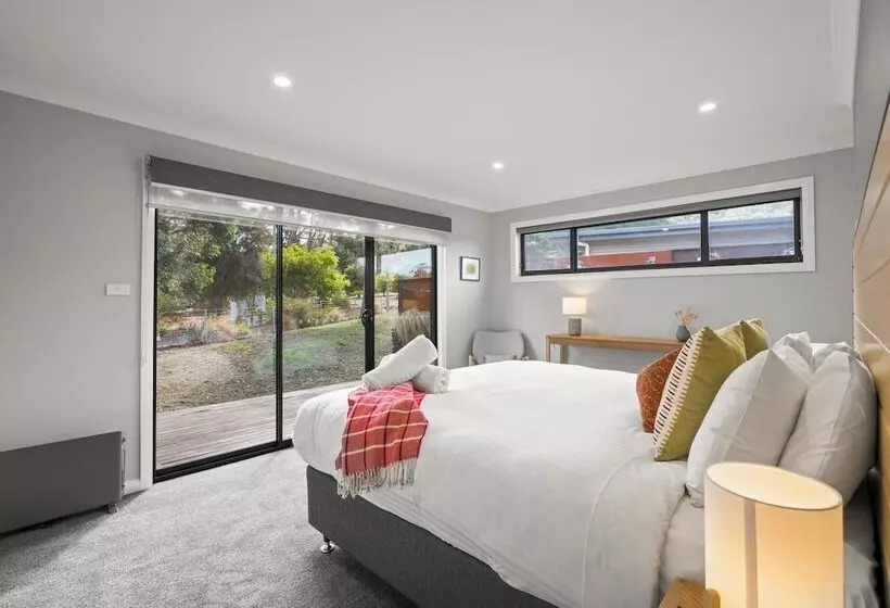 Herlihys On Huon Cabin 2