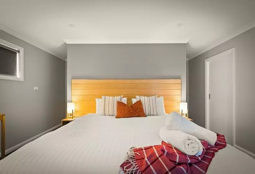 Herlihys On Huon Cabin 2