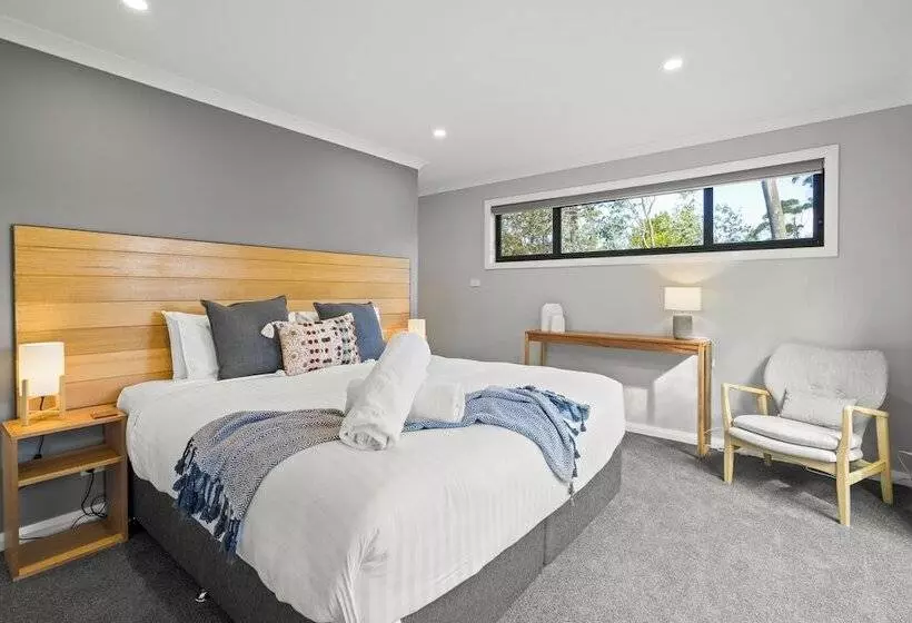 Herlihys On Huon Cabin 2