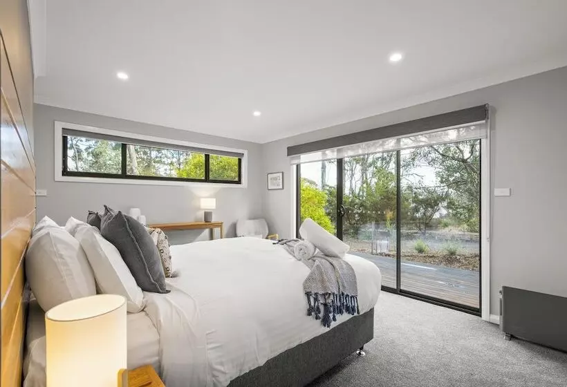 Herlihys On Huon Cabin 2