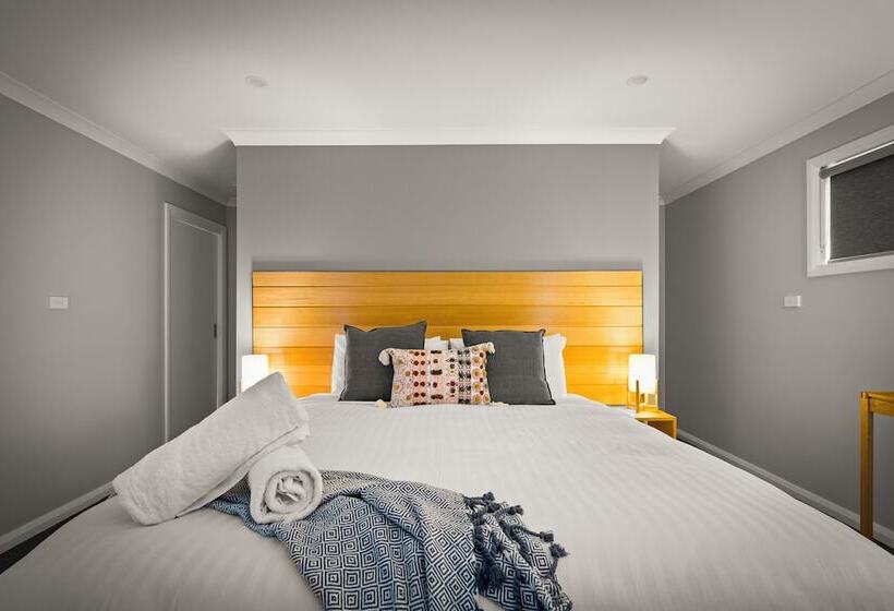 Herlihys On Huon   Cabin 2