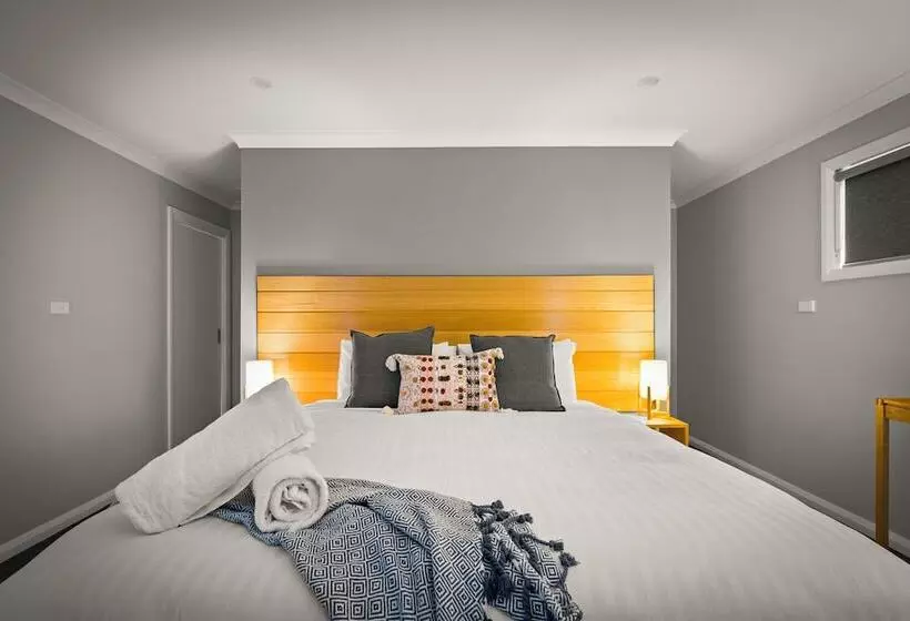 Herlihys On Huon Cabin 2