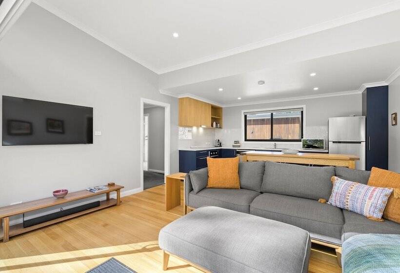 Herlihys On Huon   Cabin 2