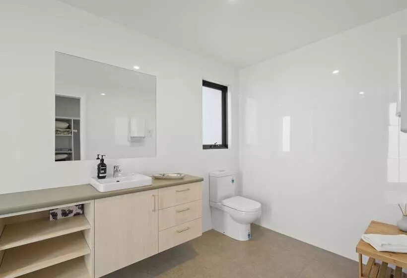 Herlihys On Huon Cabin 2