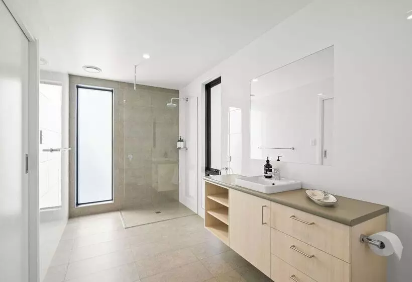 Herlihys On Huon Cabin 2