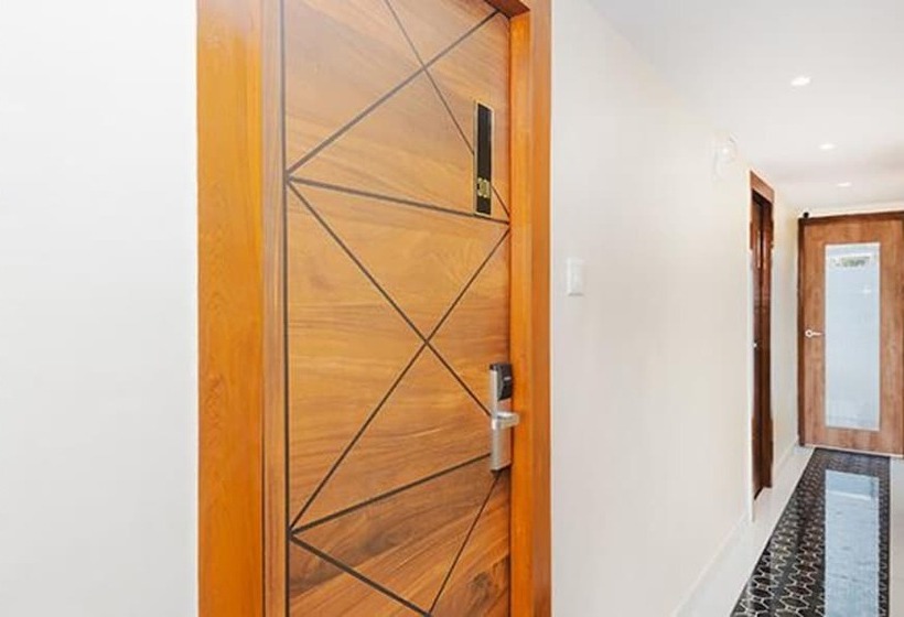 Fabhotel Airport Palace