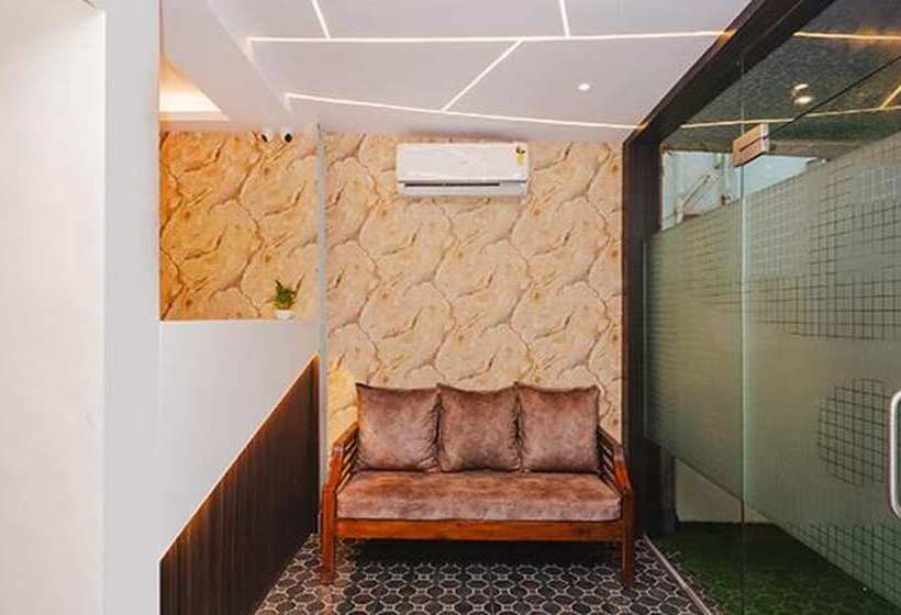 Fabhotel Airport Palace