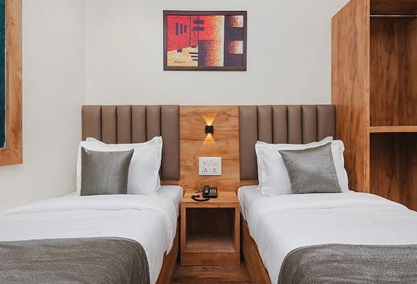 Fabhotel Airport Palace