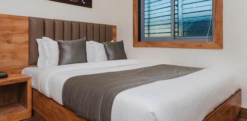 Fabhotel Airport Palace