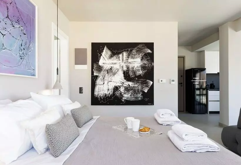 Hotelli Athens Riviera Suites