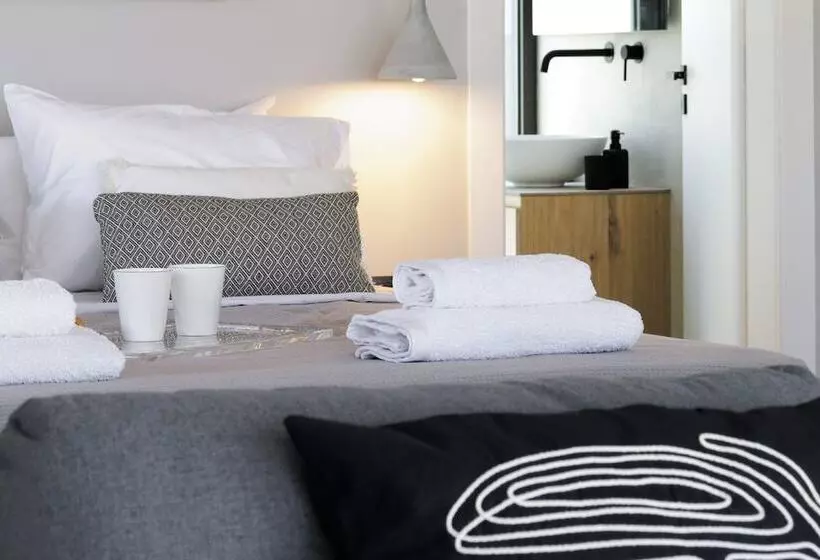 Hotelli Athens Riviera Suites