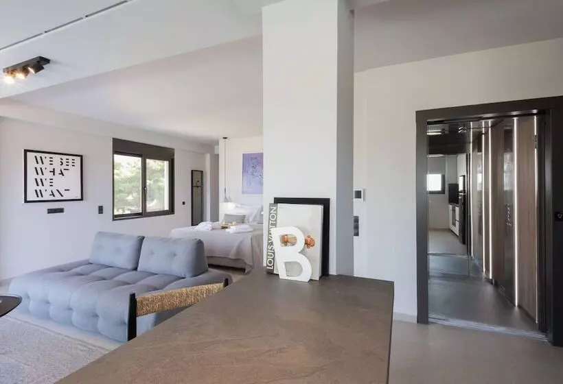 Hotelli Athens Riviera Suites