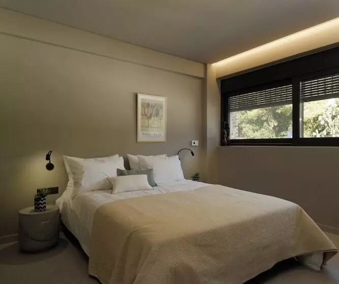 Hotelli Athens Riviera Suites