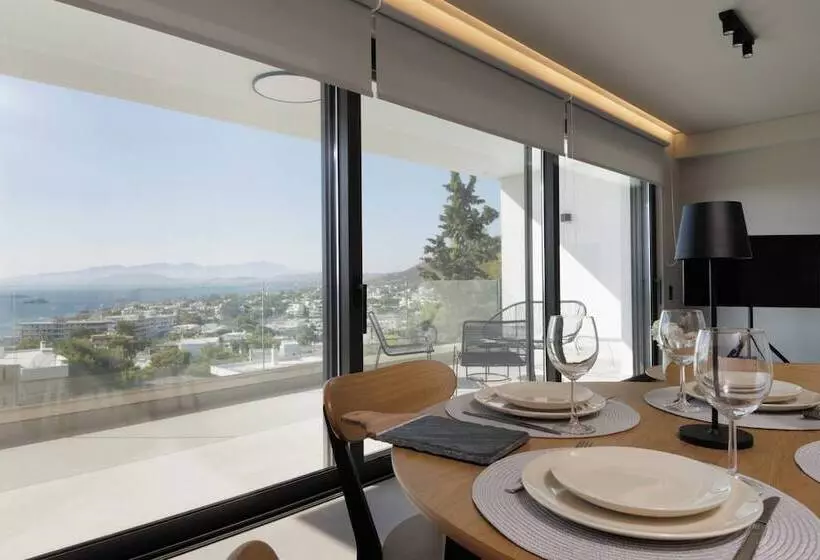 Hotelli Athens Riviera Suites