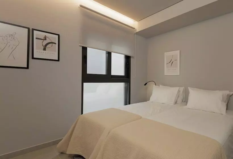 Hotelli Athens Riviera Suites