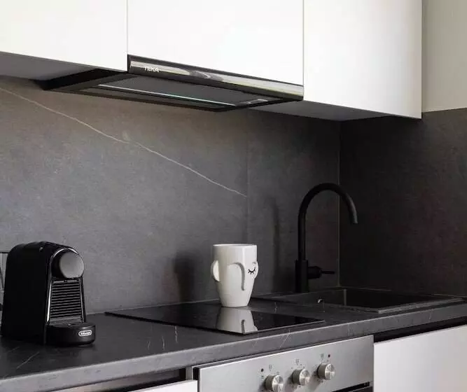 Hotelli Athens Riviera Suites