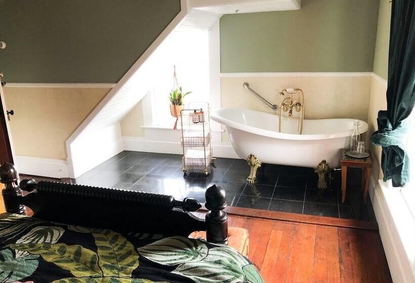 ホテル The Weller House