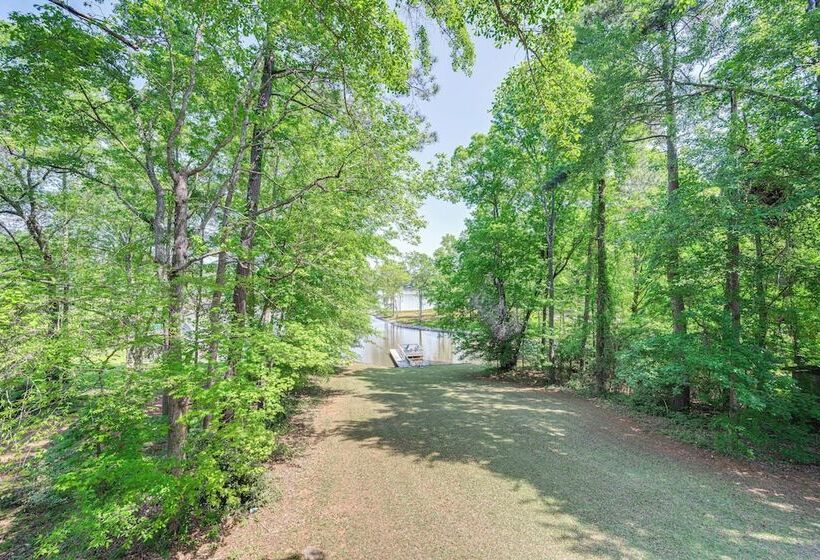Milledgeville Home W/ Game Room & Private Dock!