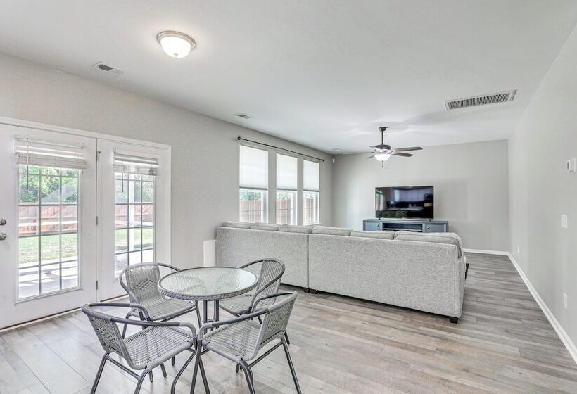 Pet Friendly Ladson Home: 23 Mi To Charleston!