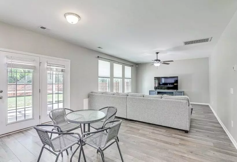 Pet Friendly Ladson Home: 23 Mi To Charleston!