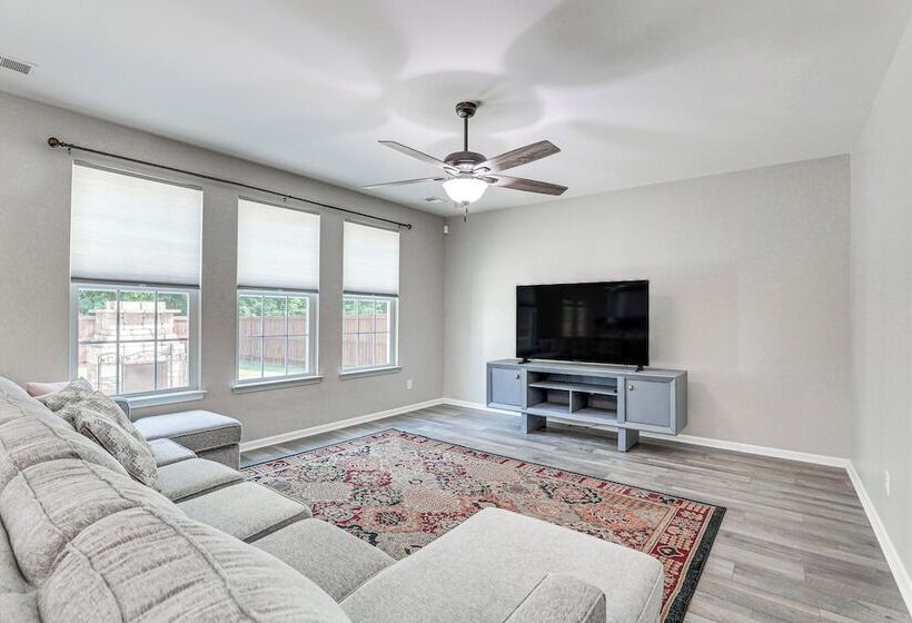 Pet Friendly Ladson Home: 23 Mi To Charleston!