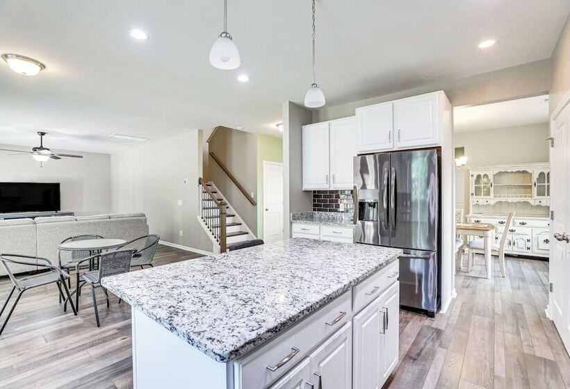 Pet Friendly Ladson Home: 23 Mi To Charleston!