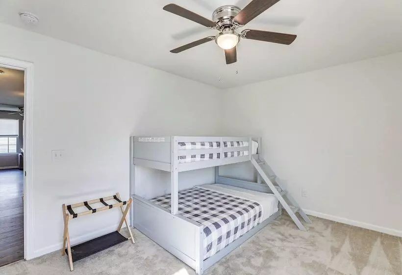 Pet Friendly Ladson Home: 23 Mi To Charleston!