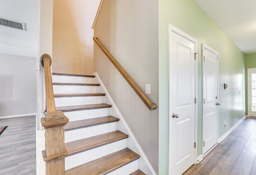 Pet Friendly Ladson Home: 23 Mi To Charleston!