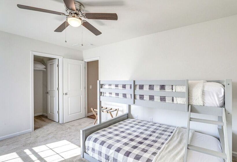 Pet Friendly Ladson Home: 23 Mi To Charleston!