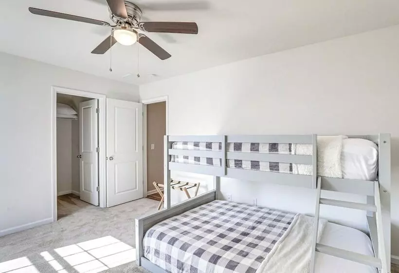 Pet Friendly Ladson Home: 23 Mi To Charleston!