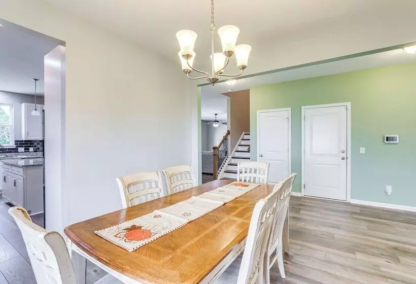 Pet Friendly Ladson Home: 23 Mi To Charleston!