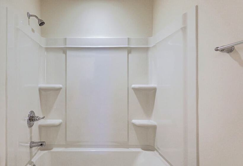 Pet Friendly Ladson Home: 23 Mi To Charleston!