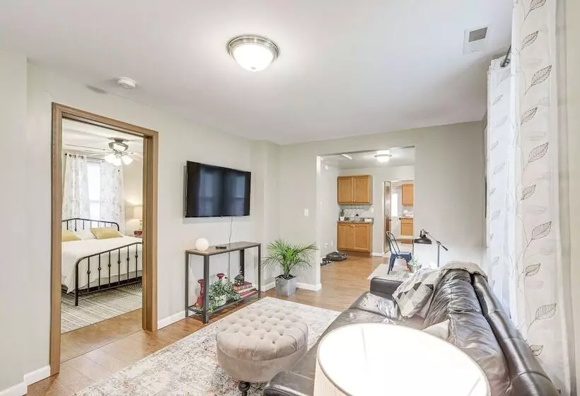 Pet Friendly Pacific Cottage Near Purina Farms!