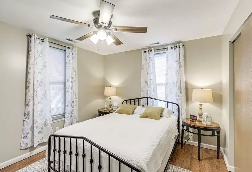 Pet Friendly Pacific Cottage Near Purina Farms!