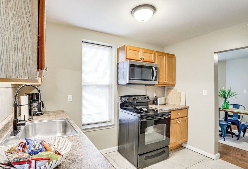 Pet Friendly Pacific Cottage Near Purina Farms!