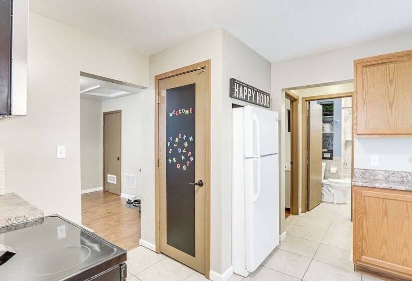 Pet Friendly Pacific Cottage Near Purina Farms!