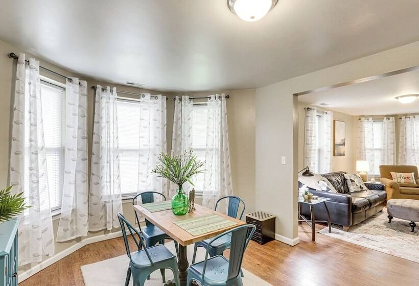 Pet Friendly Pacific Cottage Near Purina Farms!