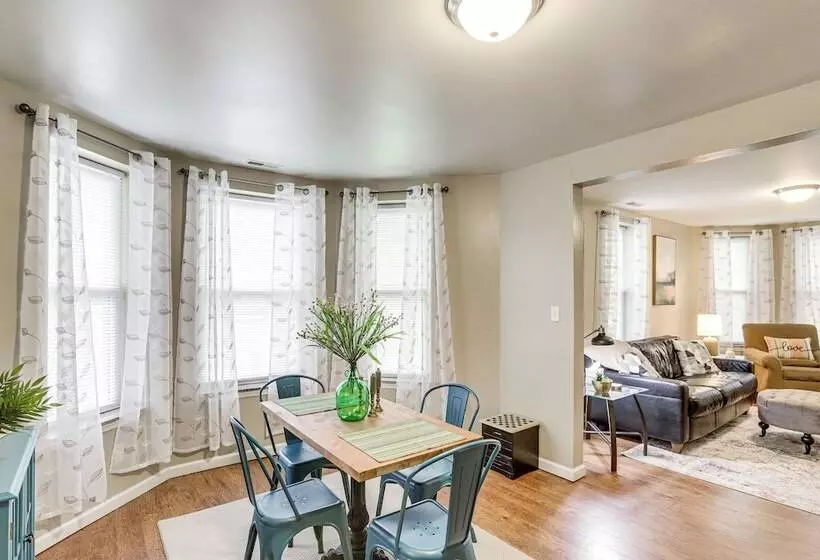 Pet Friendly Pacific Cottage Near Purina Farms!