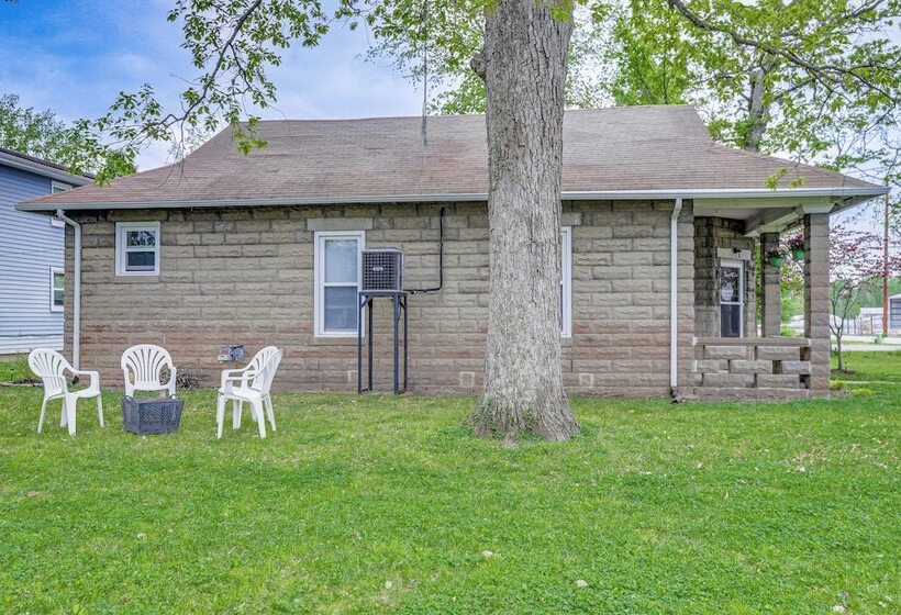 Pet Friendly Pacific Cottage Near Purina Farms!
