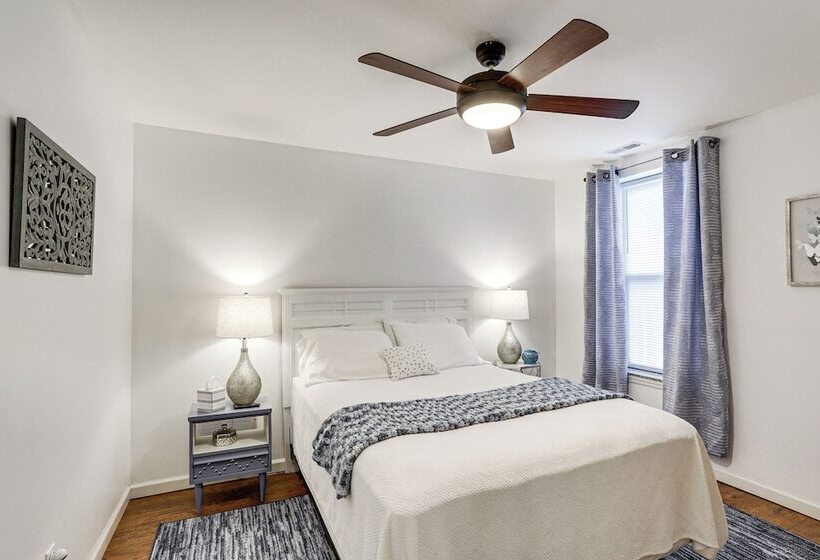 Pet Friendly Pacific Cottage Near Purina Farms!