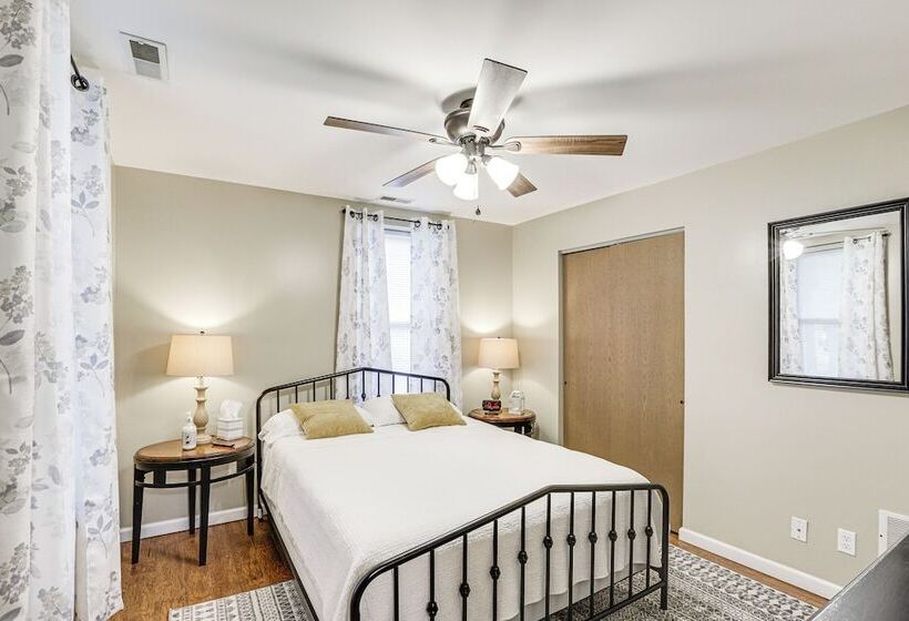 Pet Friendly Pacific Cottage Near Purina Farms!