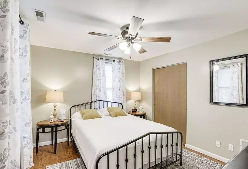 Pet Friendly Pacific Cottage Near Purina Farms!