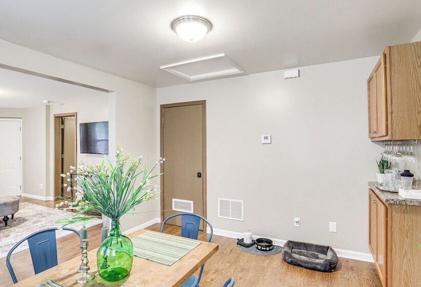 Pet Friendly Pacific Cottage Near Purina Farms!