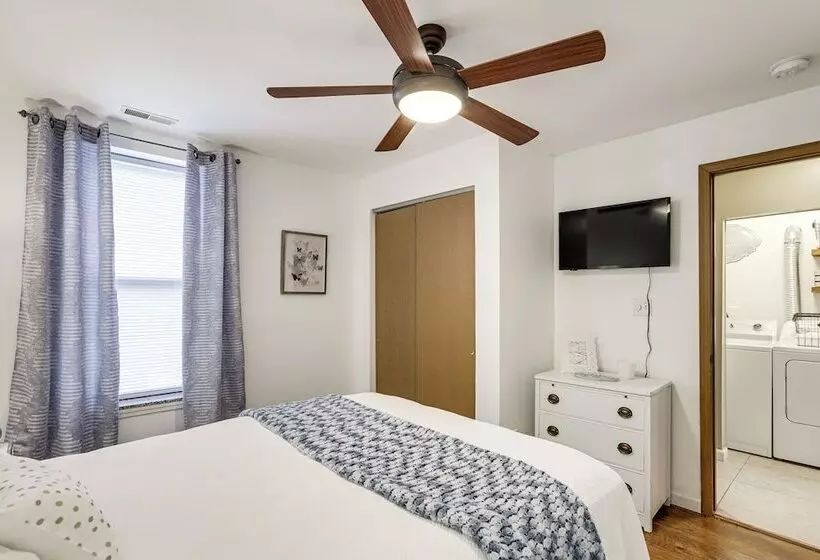 Pet Friendly Pacific Cottage Near Purina Farms!