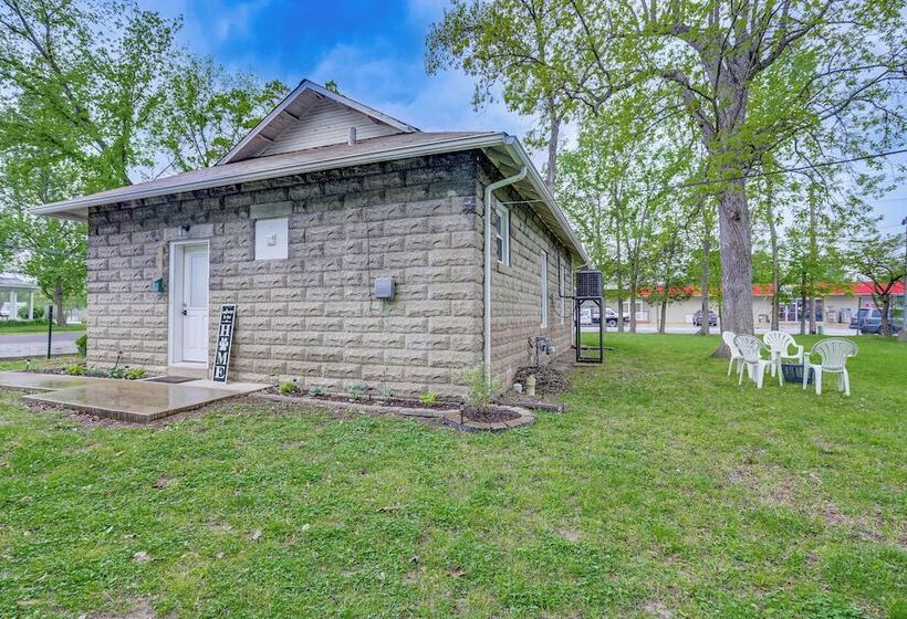 Pet Friendly Pacific Cottage Near Purina Farms!