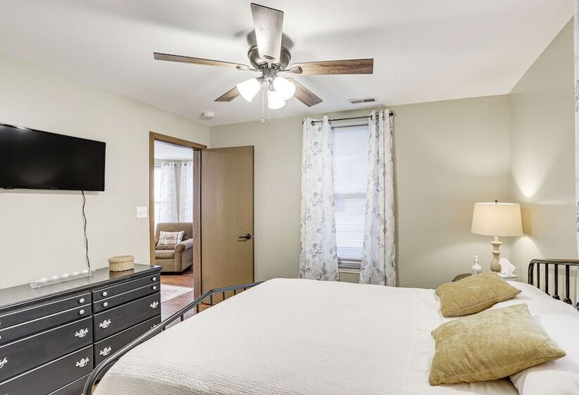 Pet Friendly Pacific Cottage Near Purina Farms!