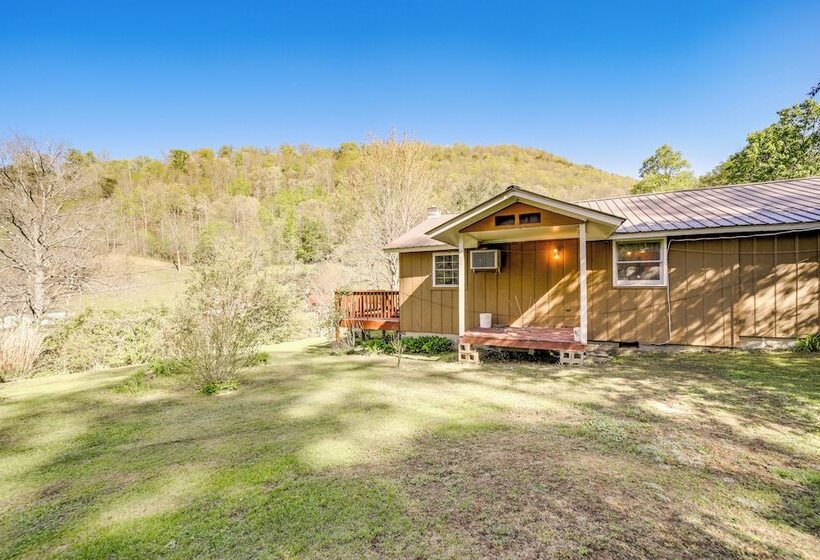 Quiet & Cozy Tuckasegee Retreat W/ Mountain Views!